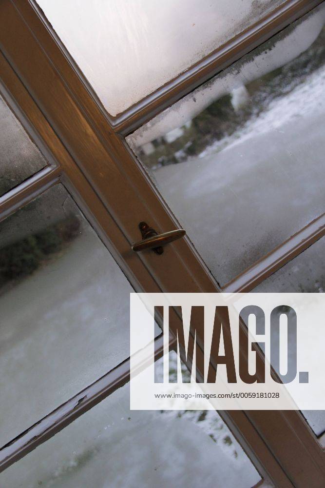 Beschlagenes Fenster ohne Doppelverglasung