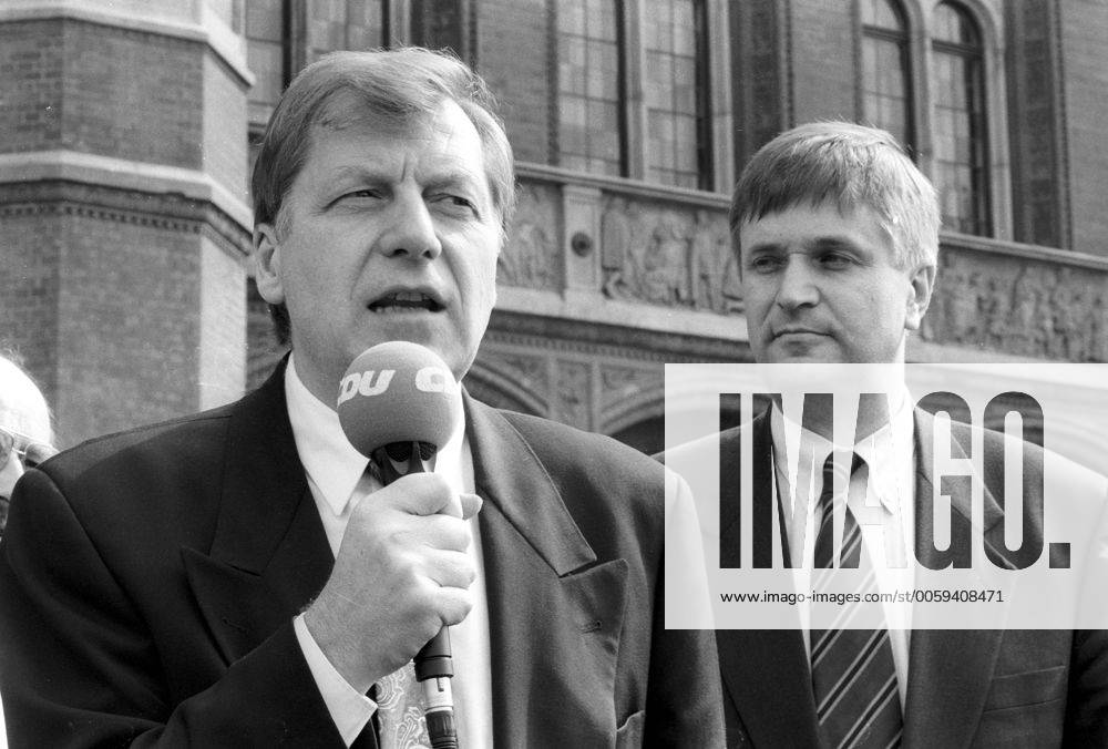 Auftaktveranstaltung zum Europawahlkampf der CDU in Berlin: Generalsekretär Peter Hintze (re., Deutschland CDU) neben Eberhard Diepgen (Deutschland CDU Regierender Bürgermeister Berlin)