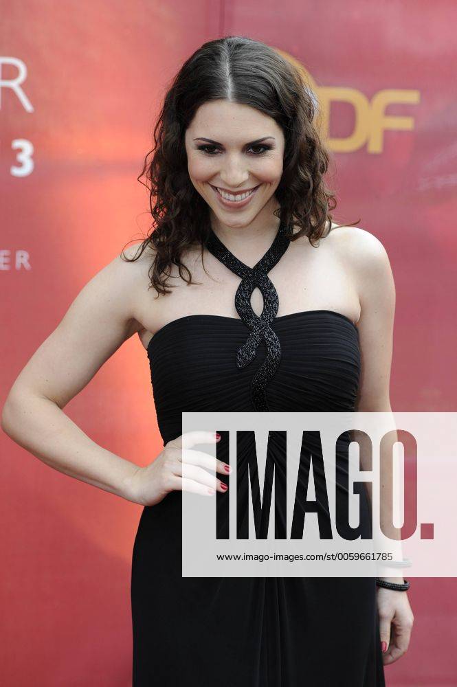 Eva Maria Reichert,Schauspielerin,Einzelbild,angeschnittenes Einzelmotiv,Halbfigur,halbe Figur. ,Bayerischer Fernsehpreis 2013,Roter Teppich,Red Carpet.17.05.2013