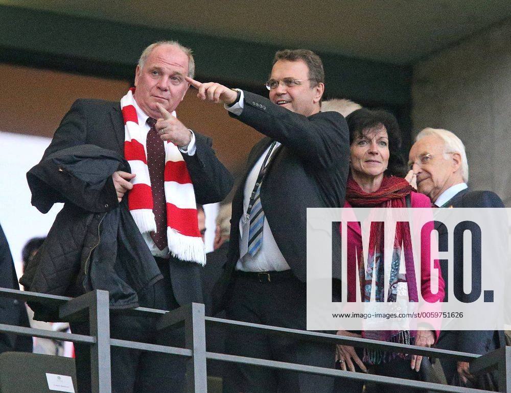 Fussball DFB-Pokalfinale 2013, FC Bayern München - VfB Stuttgart , im Olympiastadion Berlin. Präsident Uli Hoeneß (li., Bayern München) auf der Tribüne 01.06.2013, Fussball DFB-Pokalfinale, Bayern München - Stuttgart