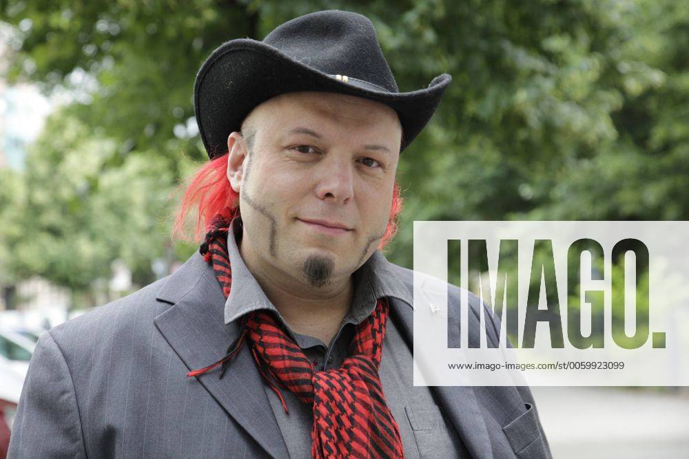 Berlin, Kreuzberg, Piratenpartei lädt zu großem dezentralen Wahlkampfauftakt in drei Großstädten ein. Die 16 Bundestagskandidaten auf Listenplatz 1 stellen sich vor. Foto: Bruno Kramm für Bayern