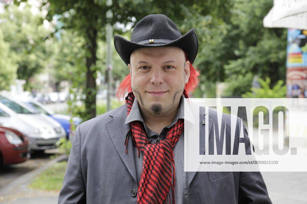 Berlin, Kreuzberg, Piratenpartei lädt zu großem dezentralen Wahlkampfauftakt in drei Großstädten ein. Die 16 Bundestagskandidaten auf Listenplatz 1 stellen sich vor. Foto: Bruno Kramm für Bayern