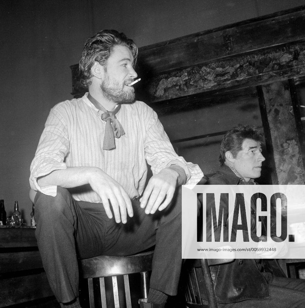 Actor Peter O Toole dressed for his part as Baal during todays photocall for the Bertolt Brecht play , Baal which opens at the Phoenix Theatre , London . 5th February , 1963 UnitedArchives00106981