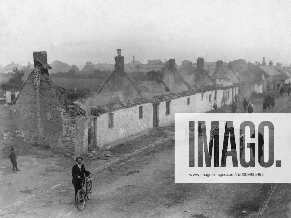Black and Tans - 1921 All that was left of a row of houses in Clonard Street after the Black and Tans burned Balbriggan. The Black and Tans, more properly known as the Royal Irish Constabulary Reserve Force, was one of two paramilitary forces employed by the Royal Irish Constabulary from 1920 to 1921, to suppress revolution in Ireland and the IRA. Â UnitedArchives00114047