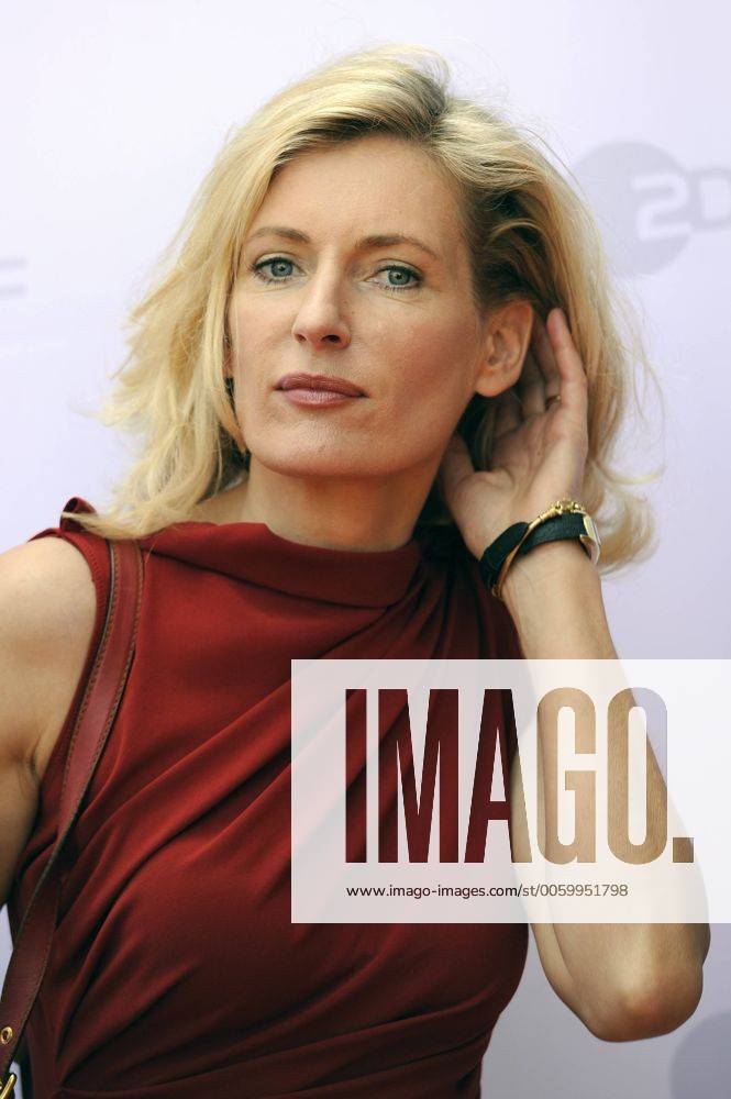Maria FURTWÄNGLER (Schauspielerin),Einzelbild,angeschnittenes Einzelmotiv,Portraet,Portrait,Porträt,Gestik. Roter Teppich,Red Carpet,ZDF Empfang Filmfest München am 02.07.2013.