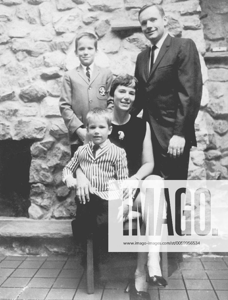Neil Armstrong, Commander for the Apollo 11 space mission to the moon, poses with his wife, Jan and family. 1st July 1969 UnitedArchives00169368