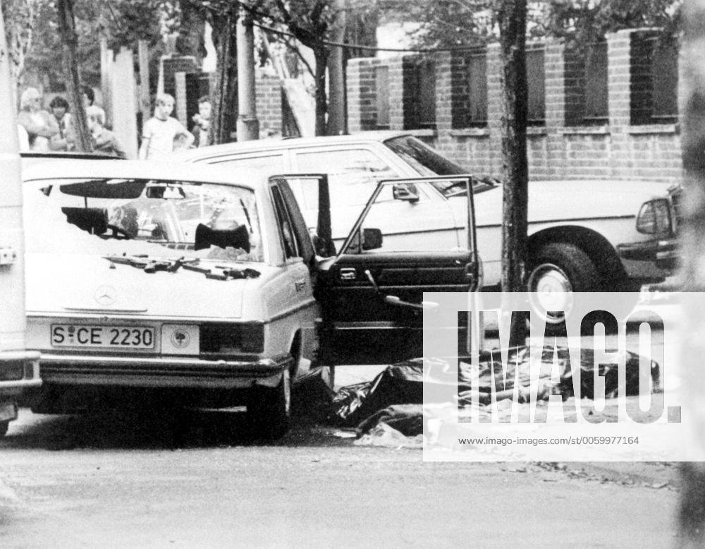 Assassination attempt of Hanns Martin Schleyer - The scene of the kidnapping of Schleyer where four of his companions were shot dead in Koeln, Germany, by Baader Meinhof terrorists. 5th September 1977. UnitedArchives00310108