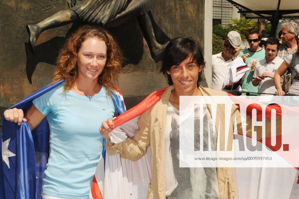 Roland Garros 2010 - 04.06.2010 - WTA - Samantha Stosur (Australien, li.) und Francesca Schiavone (Italien) JeanBibardFEP o0 Fahne, Nationalfahne