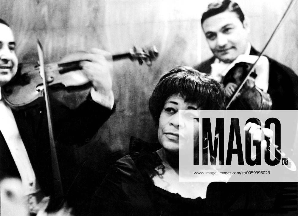 IMAGO ICONS: Ella Fitzgerald Ella Fitzgerald in Budapest enjoying Hungarian gypsy music during her recent visit.23rd march 1968 UnitedArchives00499557