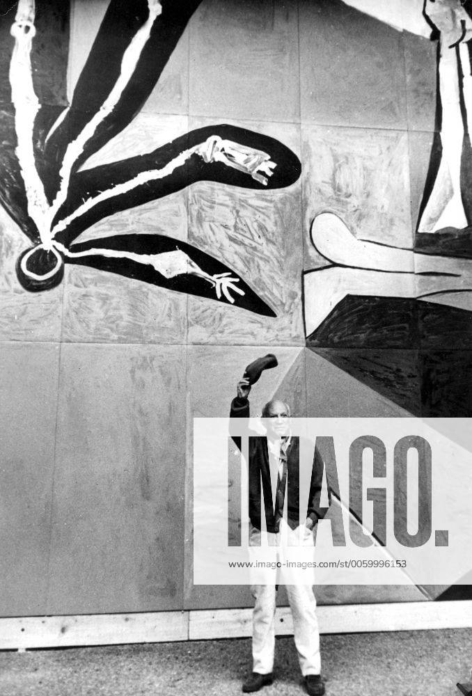 Pablo Picasso painter and sculptor born in Spain in 1881 and received his early training in Catalonia and settled in Paris in 1903. He and Braque were the originators of Cubism in 1909 which greatly influenced contemporary art. Here he is standing infront of a mural for the new UNESCO building in Paris 2nd April 1958 UnitedArchives00506307