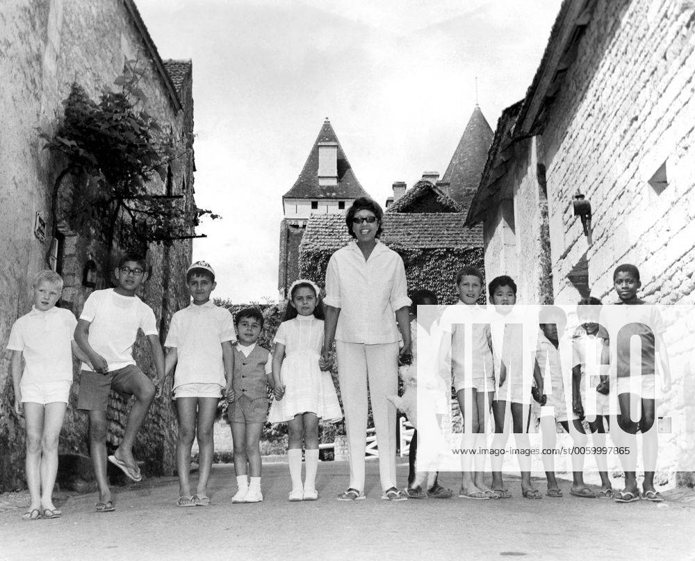IMAGO ICONS: Josephine Baker Josephine Baker with her International family of children 1964, Vereinte Nationen, UN UnitedArchives00521077