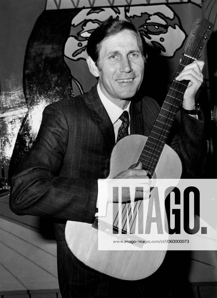 Chet Atkins, US country and western singer UnitedArchives00555819