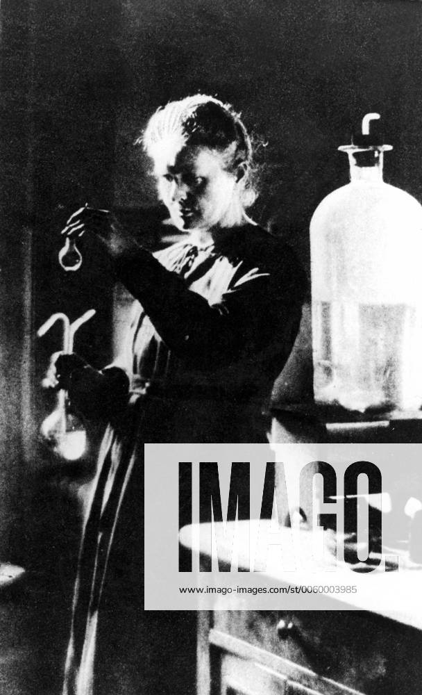 IMAGO ICONS: Marie Curie Marie Curie in her laboratory UnitedArchives00575545