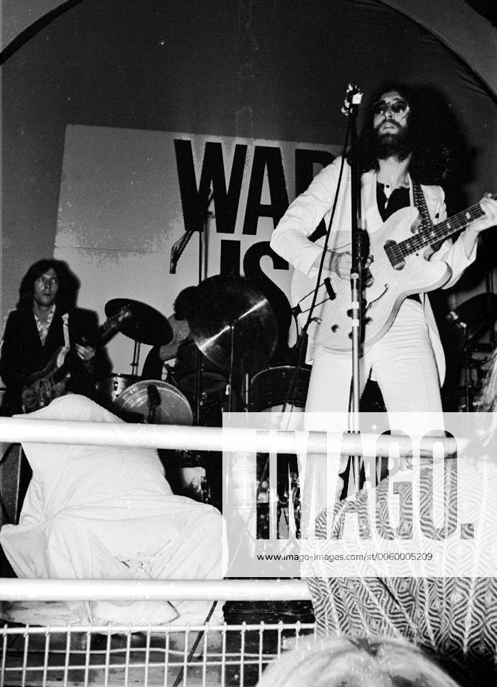 Beatle John Lennon and his wife Japanese Yoko Ono stage a pop concert in aid of the United Nations Children s Fund (UNICEF) 16 December 1969, Vereinte Nationen, UN UnitedArchives00585826
