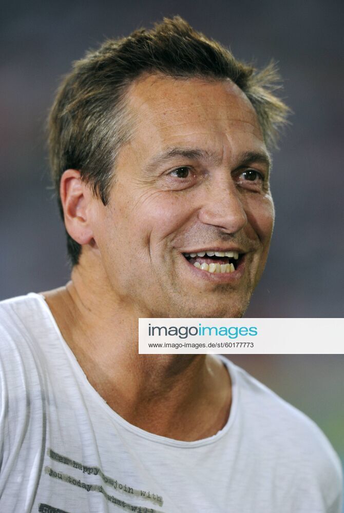 Fussball, 2. Bundesliga, Deutschland, Herren, Saison 2013 2014, 1. Spieltag, ESPRIT-Arena Düsseldorf: Fortuna Düsseldorf, F95 (rot) - Energie Cottbus (schwarz) 1:0; Kabarettist Dieter Nuhr. Einzelbild, Portrait, Porträt.