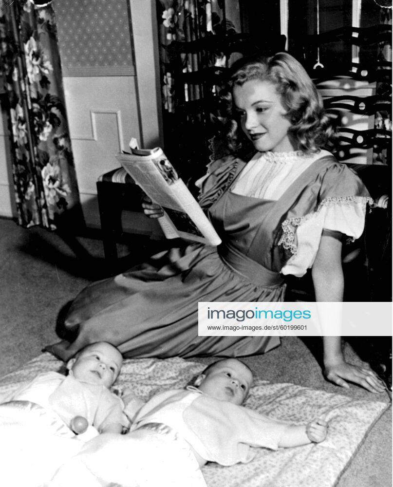 IMAGO ICONS: Marilyn Monroe Young Marilyn Monroe babysitting for a friend. UnitedArchives00957730