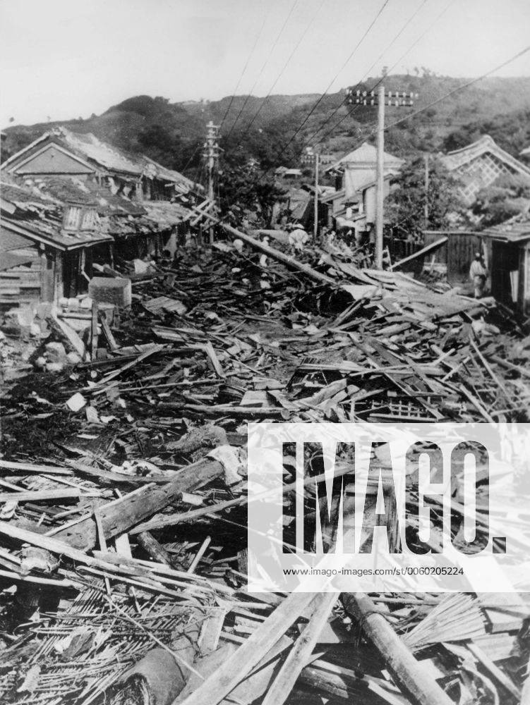 October 1923 : Scene after the Yokohama earthquake, Japan. UnitedArchives01008708