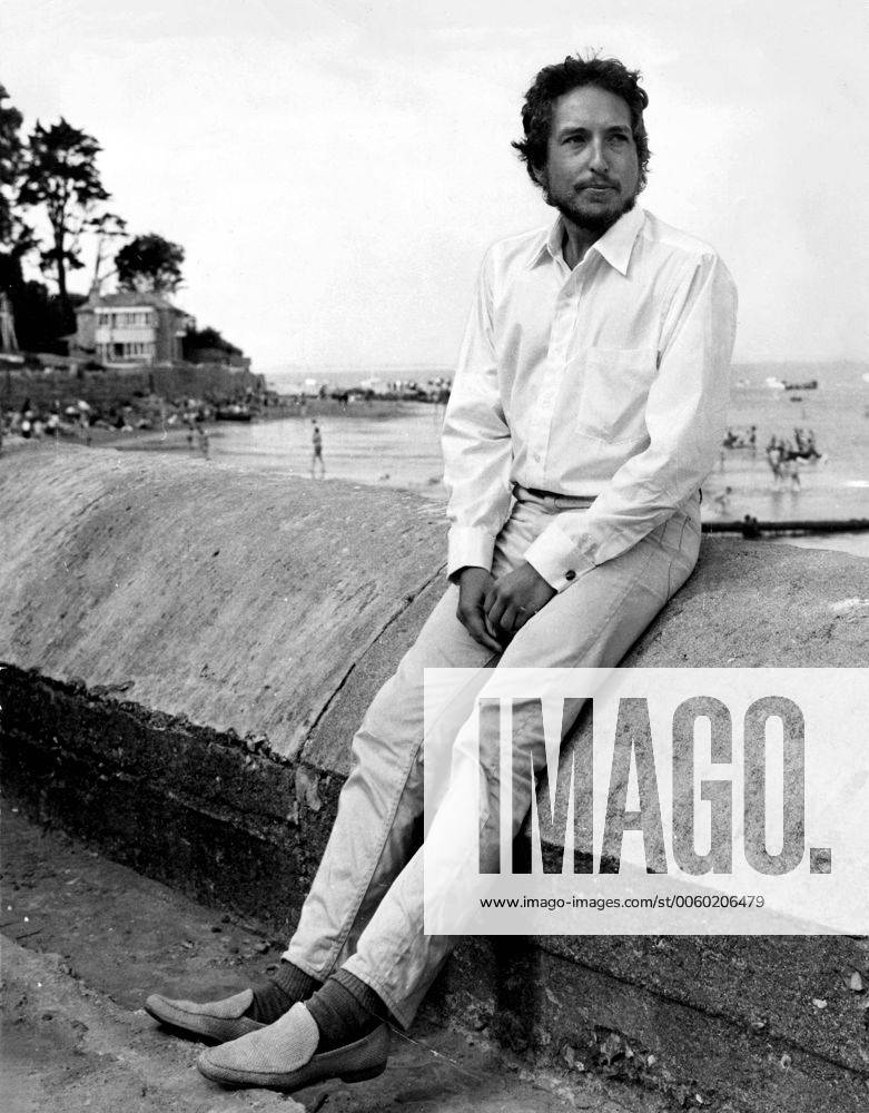 28th August 1969: American folk singer, Bob Dylan. Born Albert Zimmermann on May 24th 1941. He is to appear at the Isle of Wight festival. UnitedArchives01010267