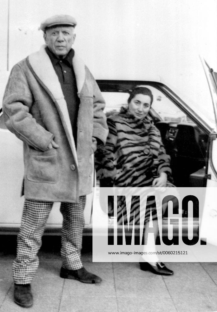 France Rivera: apearing for the first time since his operation. Painter Pablo Picasso seen with his wife at Nice Airport where he has come to see friend bullfighter Dominguin and family. 27 January 1966 UnitedArchives01014677