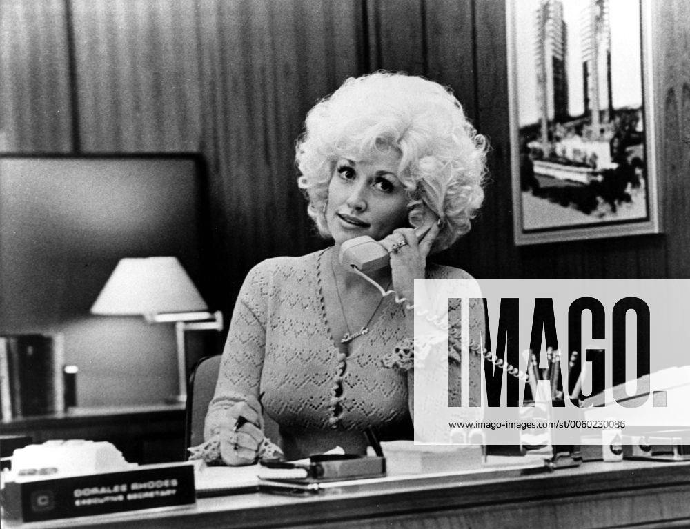 Dolly Parton on the telephone. UnitedArchives01027062