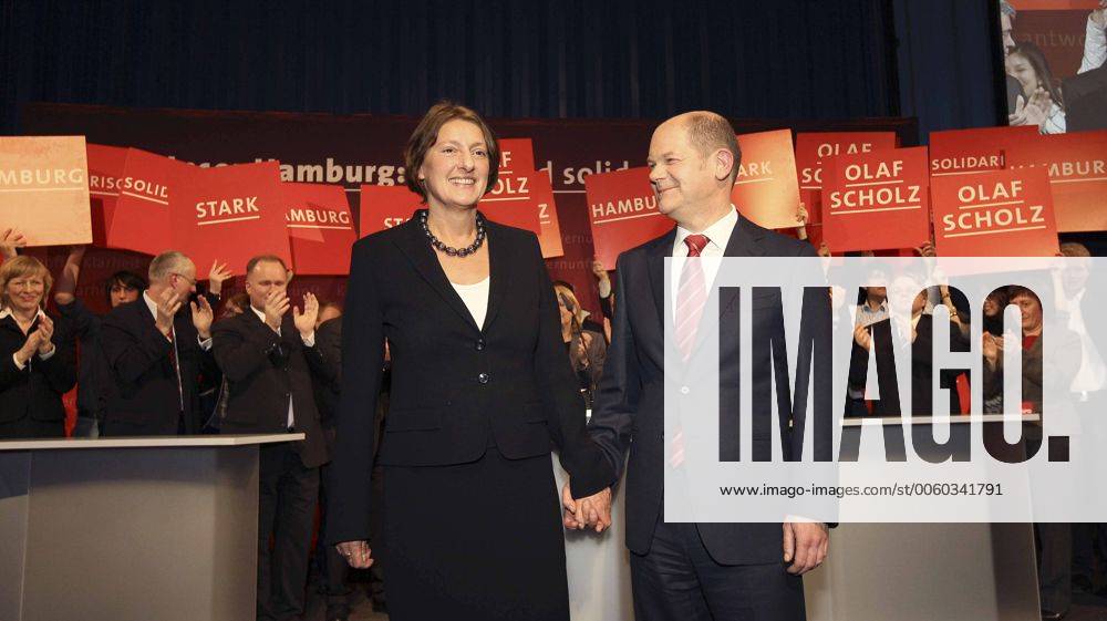 Olaf SCHOLZ (SPD) und links seine Lebensgefährtin Britta ERNST SPD Wahlkampfveranstaltung in Hamburg am 17.02.2011 mit Olaf SCHOLZ, Bundesminister für Arbeit und Soziales