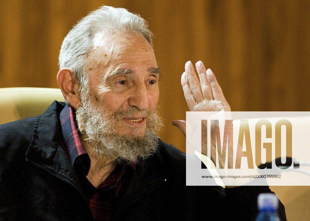 (130814) -- HAVANA (Xinhua) -- Image taken on Feb. 10, 2012 shows Cuban leader Fidel Castro speaking during a meeting in Havana, Cuba. Cuba celebrated the 87th birthday of its revolution leader Fidel Castro Tuesday with concerts, book presentations and other press highlights. (Xinhua Roberto Chile Cubadebate) (da) CUBA-HAVANA-POLITICS-CASTRO