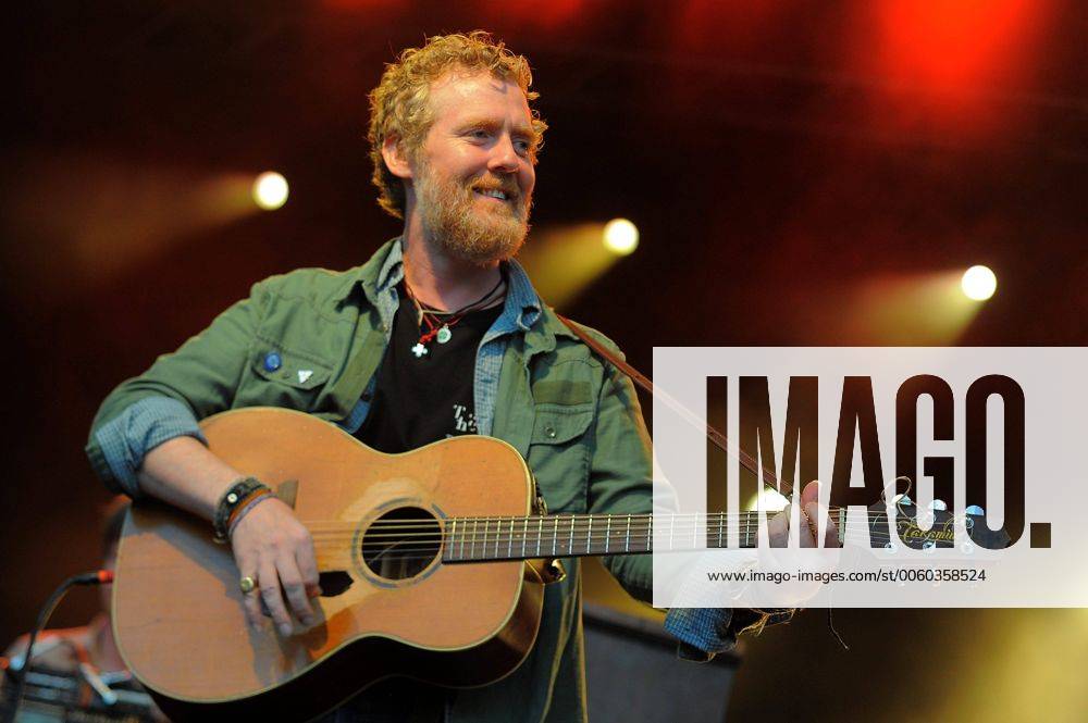 Jena Sommer Konzert Festival Theaterplatz Jena Kulturarena Jena 2013 - KonzertArena Glen Hansard Glen Hansard ( 21. April 1970 in Dublin) ist ein irischer Sänger, Gitarrist und Schauspieler. Glen Hansard ist Sänger und Gitarrist der irischen Rockband The Frames und Hauptdarsteller in Once. Dessen Regisseur John Carney war bei The Frames bis 1993 Bassist. Glen Hansard - Kulturarena Jena 2013 - KonzertArena
