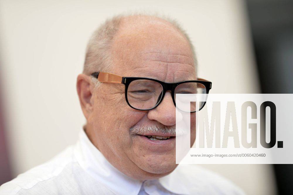 70TH VENICE INTERNATIONAL FILM FESTIVAL PHOTOCALL FILM THE CANYONS VENICE ITALY Venezia Italia Venedig, Filmfestspiele, Filmfestival, The director Paul Schrader Ph. Antonelli AGF UnitedArchives01728186