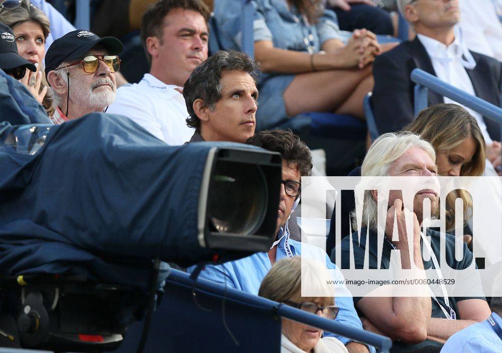US Open 2013, USTA Billie Jean King National Tennis Center, Flushing Meadows, New York,ITF Grand Slam Tennis Tournament . L-R.Schauspieler Sean Connery und Ben Stiller, vorne rechts Sir Richard Branson als Zuschauer auf der Tribuene,Halbkoerper,Querformat,VIP,