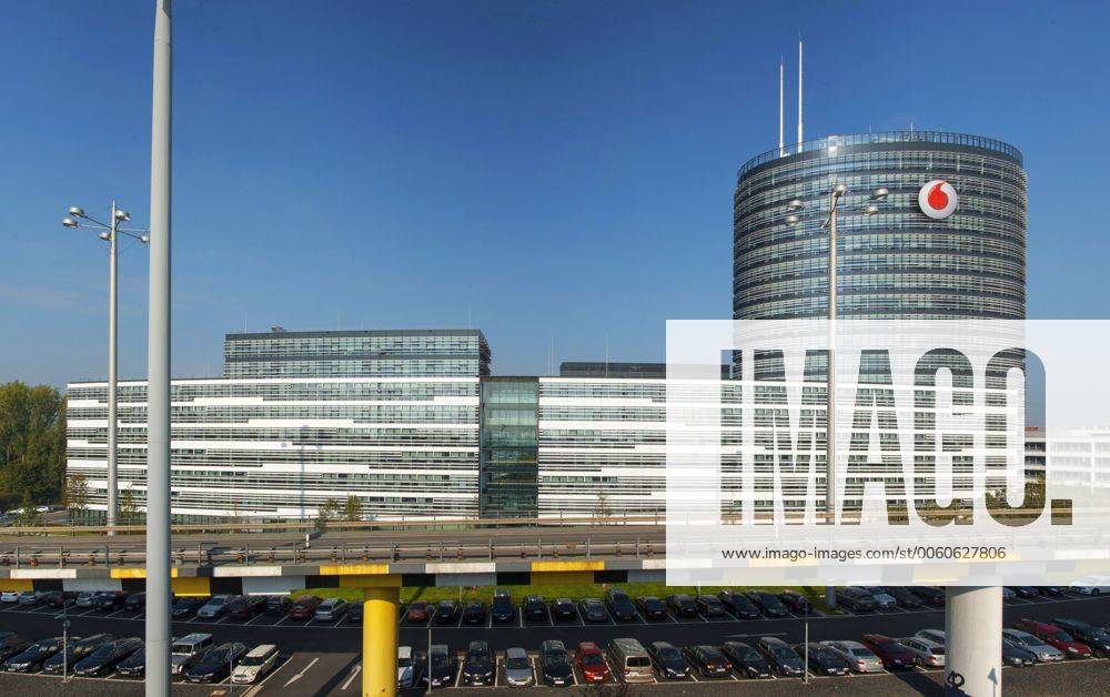 Unternehmen: Vodafone Gebäude der Vodafone Unternehmenszentrale und Campus in Düsseldorf-Heerdt, NRW