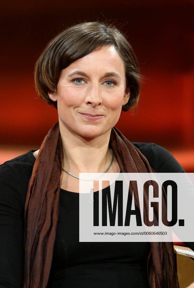 Juli Zeh (Schriftstellerin, Juristin) in der ARD-Talkshow GÜNTHER JAUCH am 27.10.2013 in Berlin Thema der Sendung: Handy-Alarm im Kanzleramt Ð machtlos gegen Amerikas Spitzel?