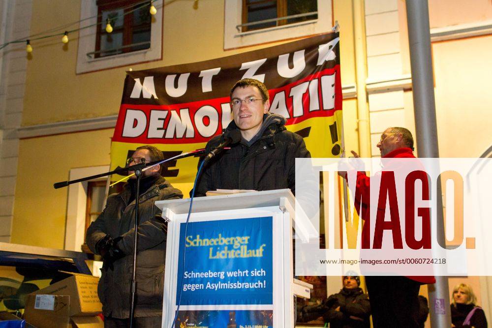 Stefan Hartung spricht auf Nazi-Demonstration gegen Ayslantenheime und Asylpolitik. Schneeberg, 16.11.2013 Foto:xR.xFuturexImage