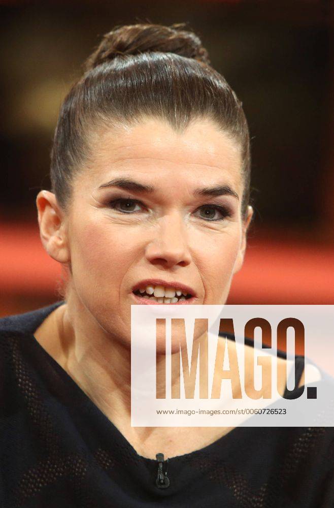 Anke Engelke (Entertainerin und Moderatorin) in der ARD-Talkshow GÜNTHER JAUCH am 17.11.2013 in Berlin Thema der Sendung: Glückssache Leben Ð worauf kommt es wirklich an?