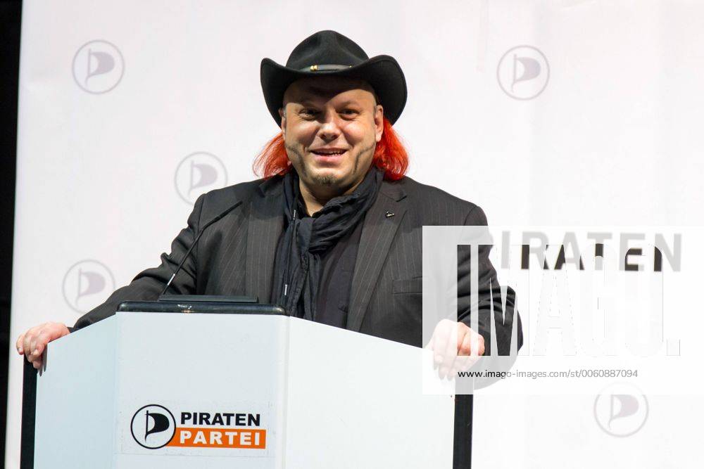 Bruno Gert Kramm beim Bundesparteitag und Aufstellungsversammlung zur Europawahl der Piratenpartei im RuhrCongress. Bochum, 04.01.2014 Foto:xM.xGolejewskix xFuturexImage