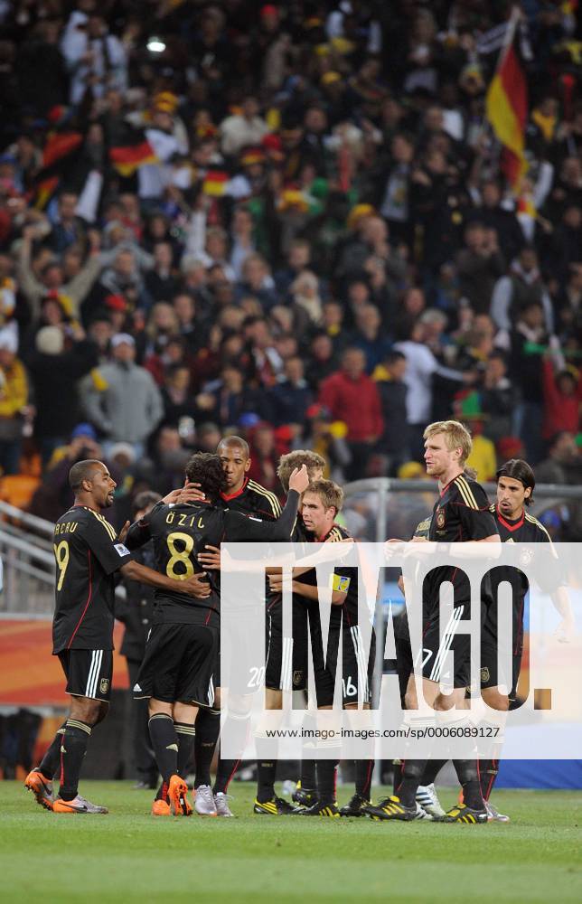 Johannesburg, South Africa - Mesut Oezil (2.L) of Germany celebrates after scoring with team mates during the 2010 FIFA World Cup soccer match between Ghana and Germany at Soccer City Stadium on June 23, 2010 in Johannesburg, South Africa. - ZUMAgh1 o0 Jubel, Freude totale