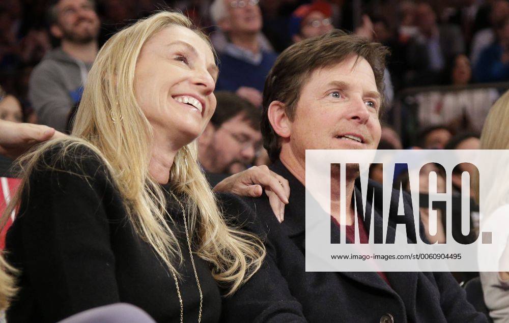 Michael J. Fox, 60. Geburtstag am 9. Juni Michael J. Fox and Tracy Pollan watch the Miami Heat play the New York Knicks at Madison Square Garden in New York City on January 9, 2014. The Knicks defeated the Heat 102-92. NYP20140109181