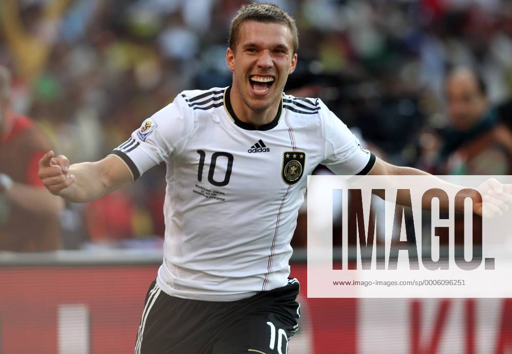 Bloemfontein - FIFA Weltmeisterschaft 2010 - Achtelfinale - Deutschland (weiß) vs England rot) 4:1 --- Lukas Podolski jubel o0 Jubel Freude