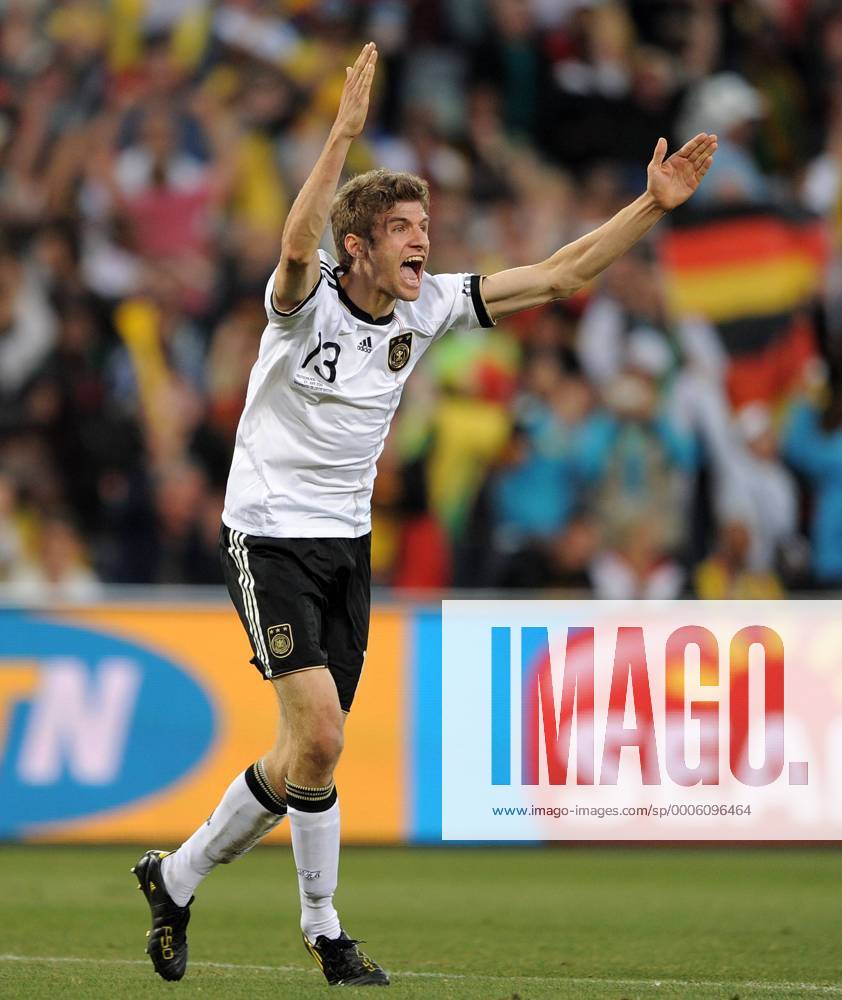 FUSSBALL WM 2010 ACHTELFINALE 27.06.2010 - Deutschland vs. England - JUBEL nach dem Tor Thomas MUELLER (Deutschland) ) o0 Jubel, Freude,