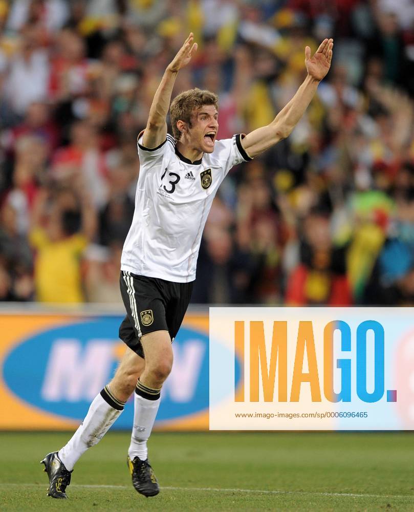 FUSSBALL WM 2010 ACHTELFINALE 27.06.2010 - Deutschland vs. England - JUBEL nach dem Tor Thomas MUELLER (Deutschland) ) o0 Jubel, Freude,
