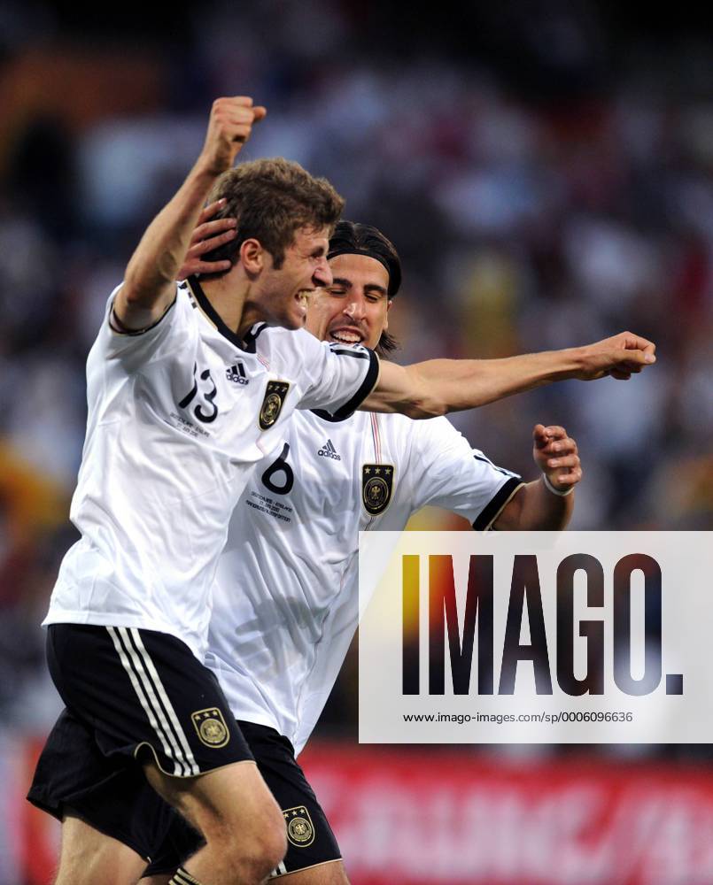 Thomas Müller (L) of Germany celebrates a goal with teammate Sami Khedira during the match between England and Germany at the 2010 FIFA World Cup at Free State stadium in Bloemfontein on June 27, 2010. Germany won 4-1 and is qualified for the quarterfinals. o0 Freude