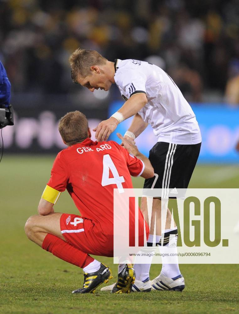 Bastian Schweinsteiger of Germany (R) consoles a devasted Steven Gerrard of England FIFA World Cup 2010 Round of 16 Germany v England 27th June, 2010 . o0 Enttäuschung