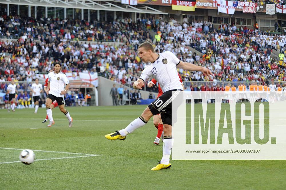 Tor zum 2-0 durch Lukas PODOLSKI (GER) - Achtelfinale, Fussball Weltmeisterschaft 2010