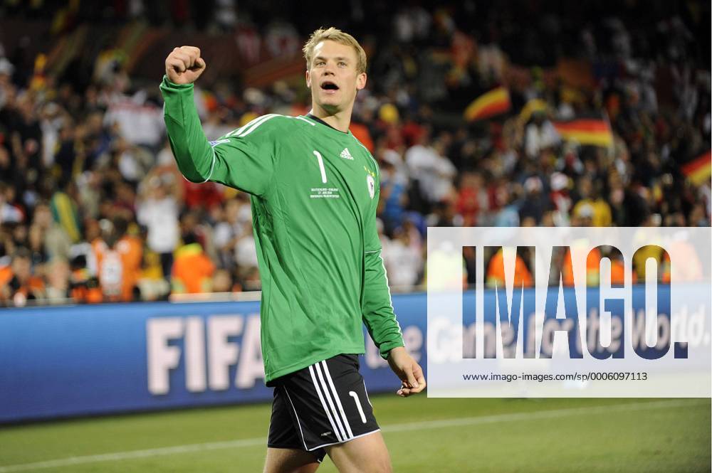 Schlussjubel Deutschland mit Manuel NEUER (Torwart GER) - Achtelfinale, Fussball Weltmeisterschaft 2010 o0 Jubel Freude Einzelbild