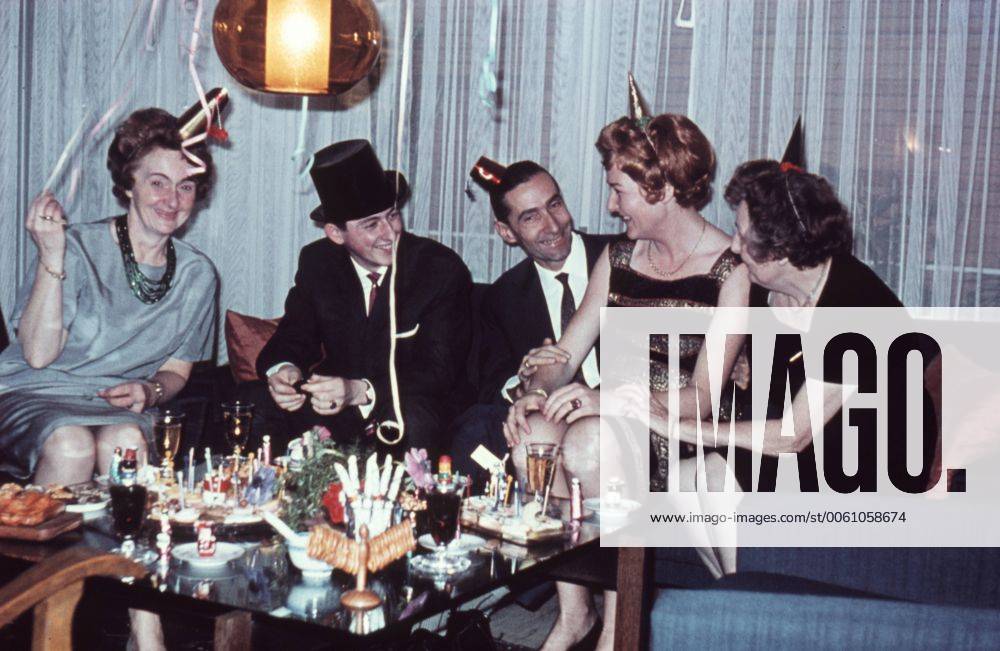 Party GER, ca. 1960, Sylvester im Wohnzimmer