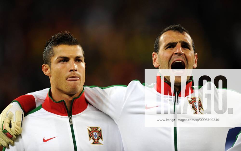 FUSSBALL WM 2010 ACHTELFINALE 29.06.2010 Spanien - Portugal CRISTIANO RONALDO, Torwart EDUARDO (v. li., Portugal)