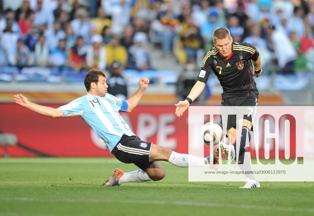 Argentina s Javier Mascherano (L) defends Bastian Schweinsteiger of Germany during the 2010 World Cup quarterfinal soccer match at Green Point stadium in Cape Town on July 3, 2010.