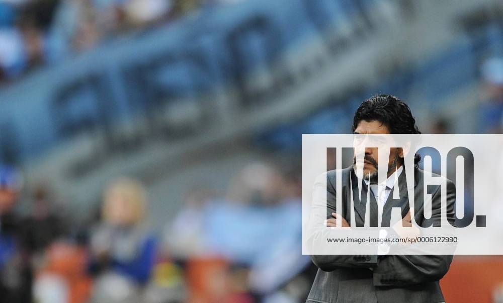 Diego Armando Maradona, head coach of Argentina, reacts during the 2010 World Cup quarterfinal soccer match against Germany at Green Point stadium in Cape Town on July 3,2010. o0 Nationaltrainer Spannung