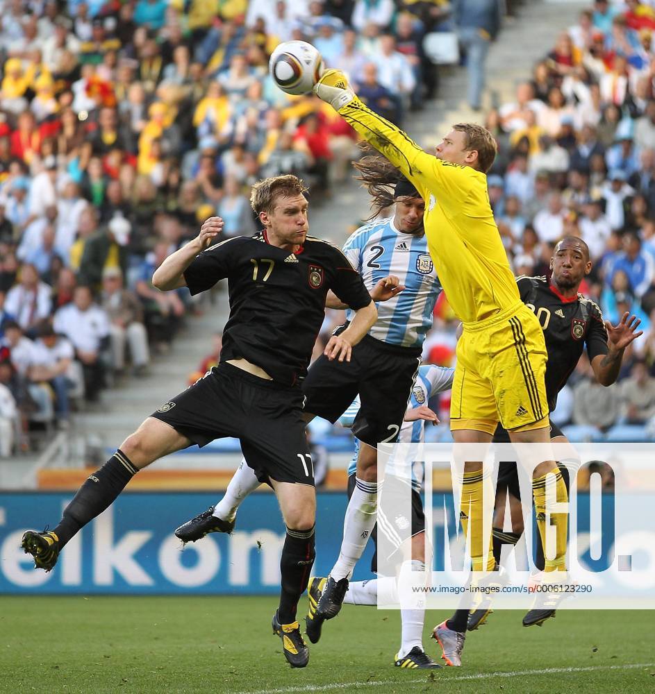 (L-R) Per Mertesacker of Germany, Martin Demichelis of Argentina, Manuel Neuer and Jerome Boateng of Germany - 2010 World Cup quarterfinal soccer match between Germany and Argentina in Cape Town on July 3,2010. o0 Abwehr