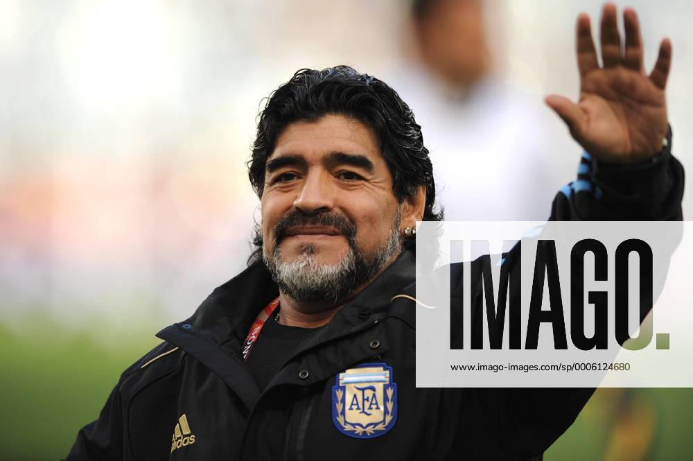 Diego MARADONA (ARG),Trainer ,Brustbild,winkt Argentinien (ARG)-Deutschland (GER), Argentinien - Deutschland o0 Trainer, Nationaltrainer