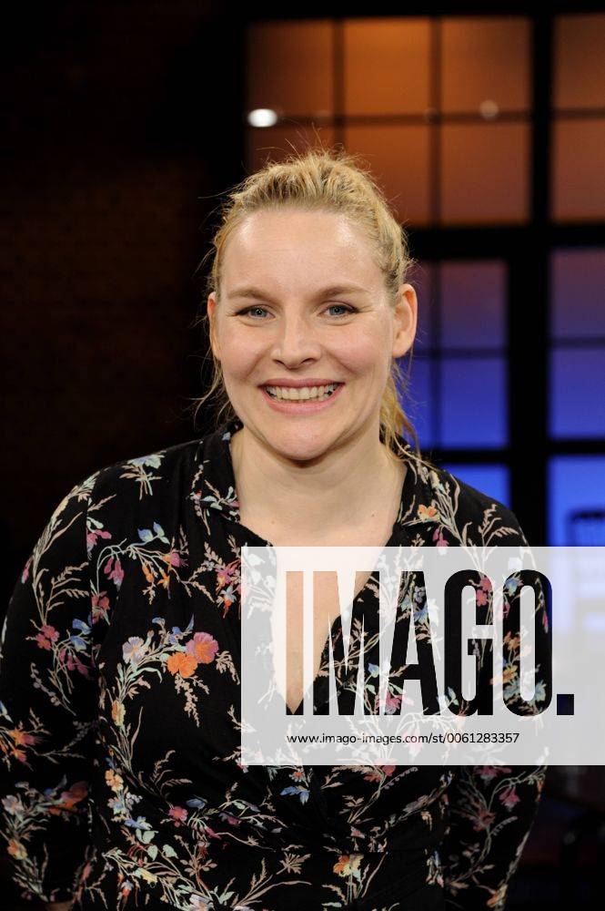 Die Musikerin Judith Holofernes war Leadsängerin der Band Wir sind Helden und meldet sich mit einem Soloalbum zurück zu Gast in der WDR Talkshow Kölner Treff am 21.03.2014 in Köln.